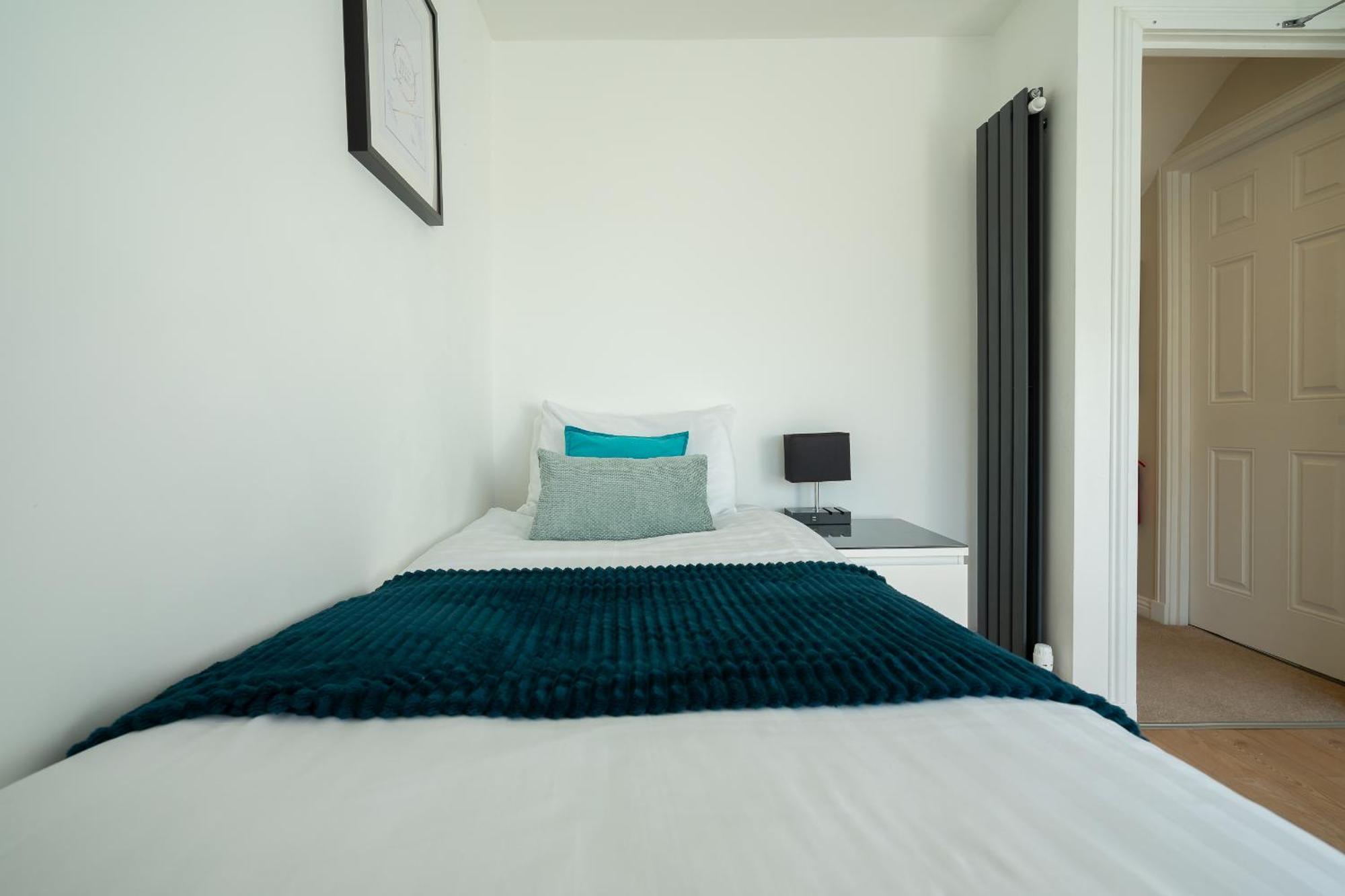 Casa de Férias Centre House - 5 Bedrooms - Sleeps 9 - Parking
