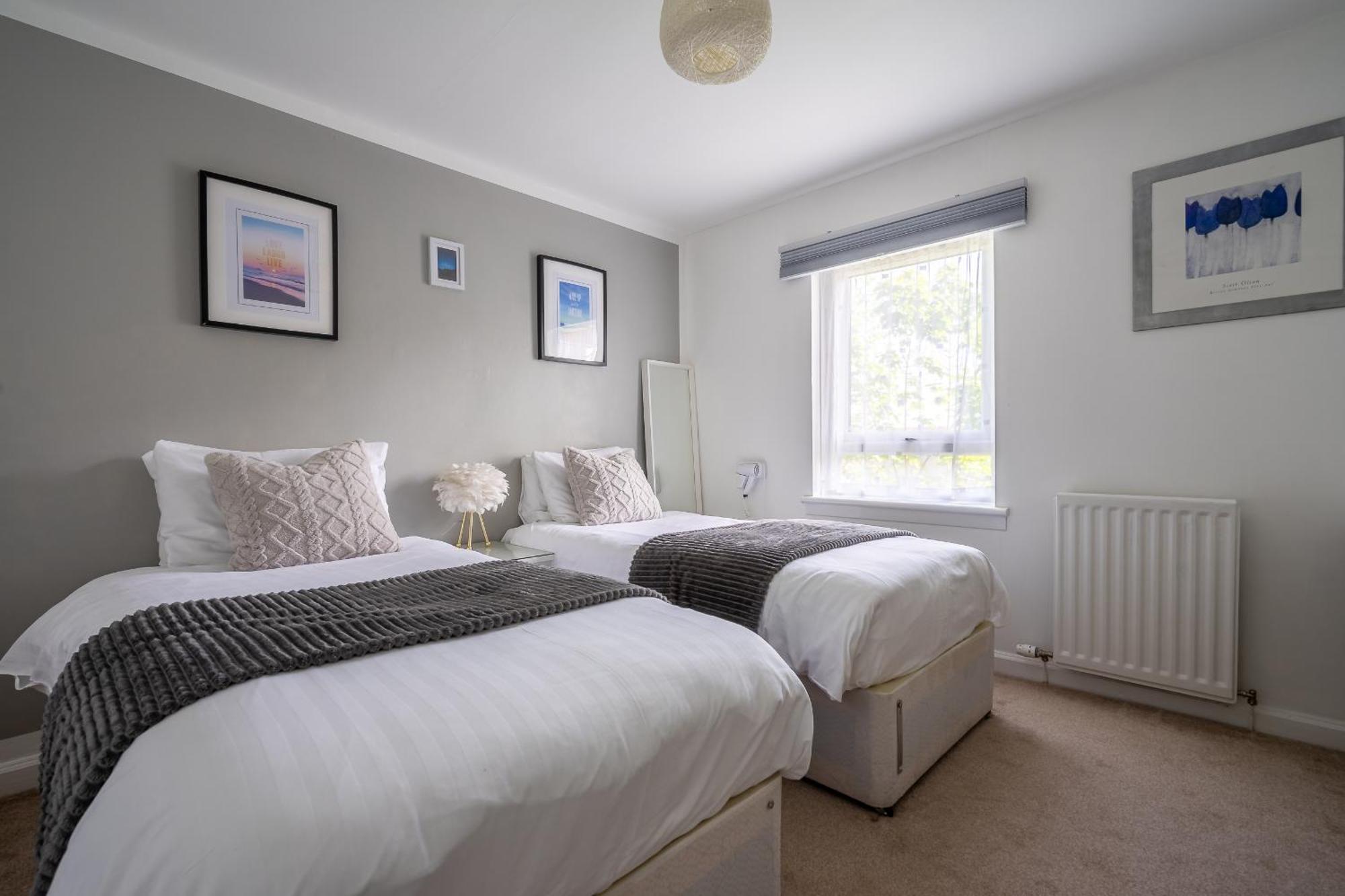 Casa de Férias Centre House - 5 Bedrooms - Sleeps 9 - Parking Edimburgo